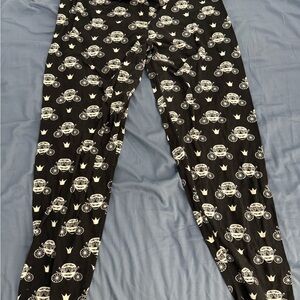 Fabulegs Women's Black and White Cinderella Carriage and Crown Leggings Size XL